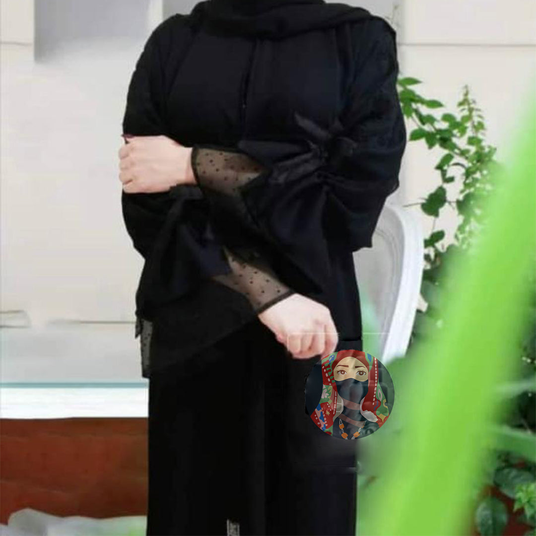 عباية سوداء فاخرة بأكمام شبكية مصممة